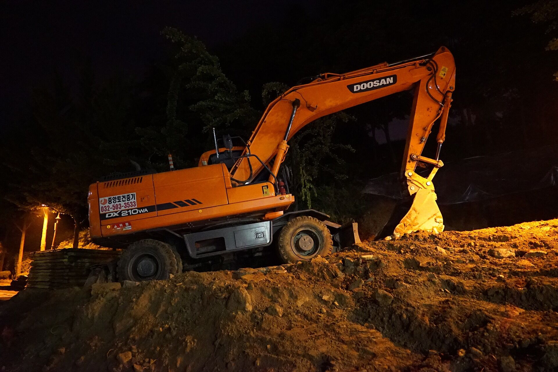 excavators-774786_1920