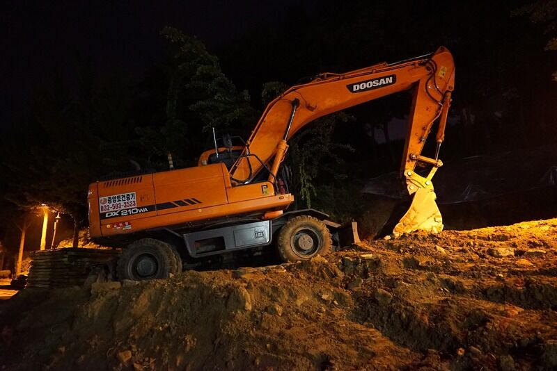 excavators-774786_1920